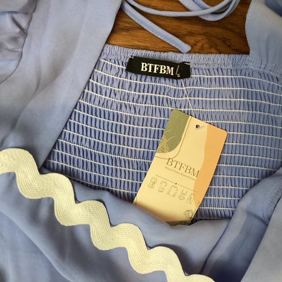 NWT Blue Flowy Maxi Dress w/ White Ric Rac Tie Back Smocked Puff Sleeves Size S - Picture 4 of 8